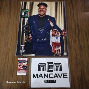 Giannis Antetokoumpo Singed 16x20 Photo Inscribed "19 MVP"